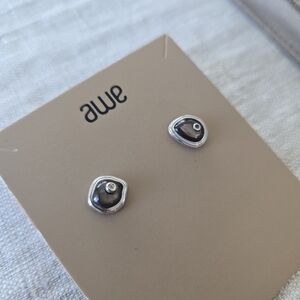 Awe Inspired Earrings Stearling Silver Black Mother Of Pearl Gemstone Studs
